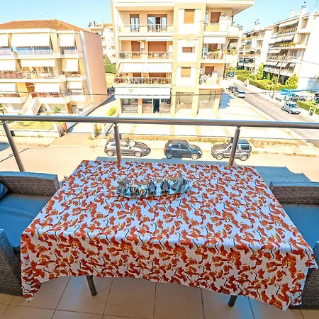 Luxury And Sunny 250 Mts From The Beach!! Appartement Peraía