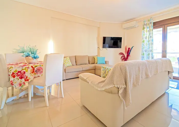 Luxury And Sunny 250 Mts From The Beach!! 아파트 Peraía